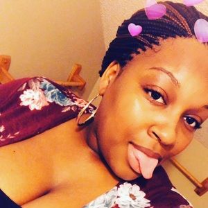 Meet your Posher, Desiree